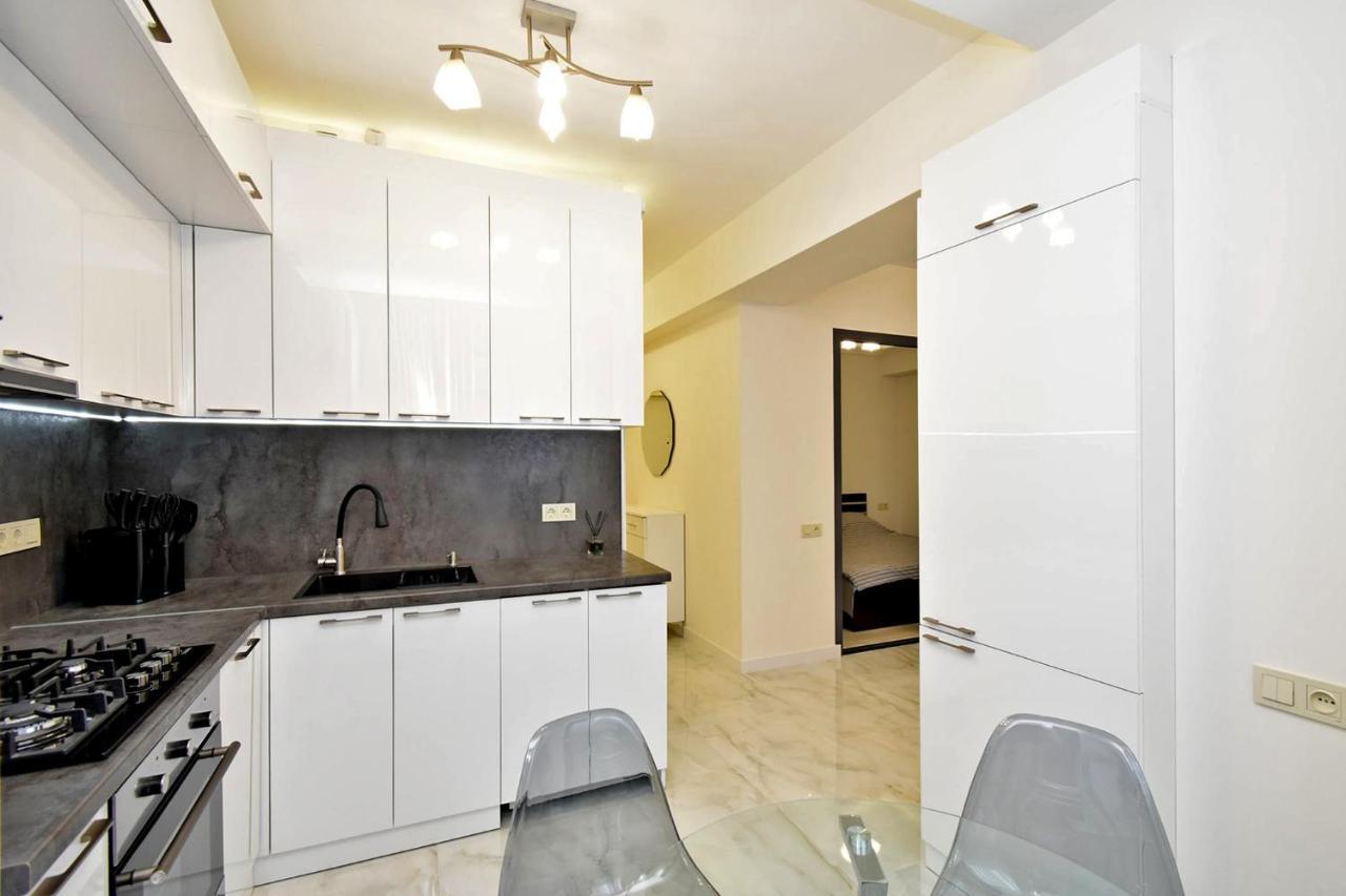 Apart House In Centr Koghbaci Strit Erivan Exterior foto