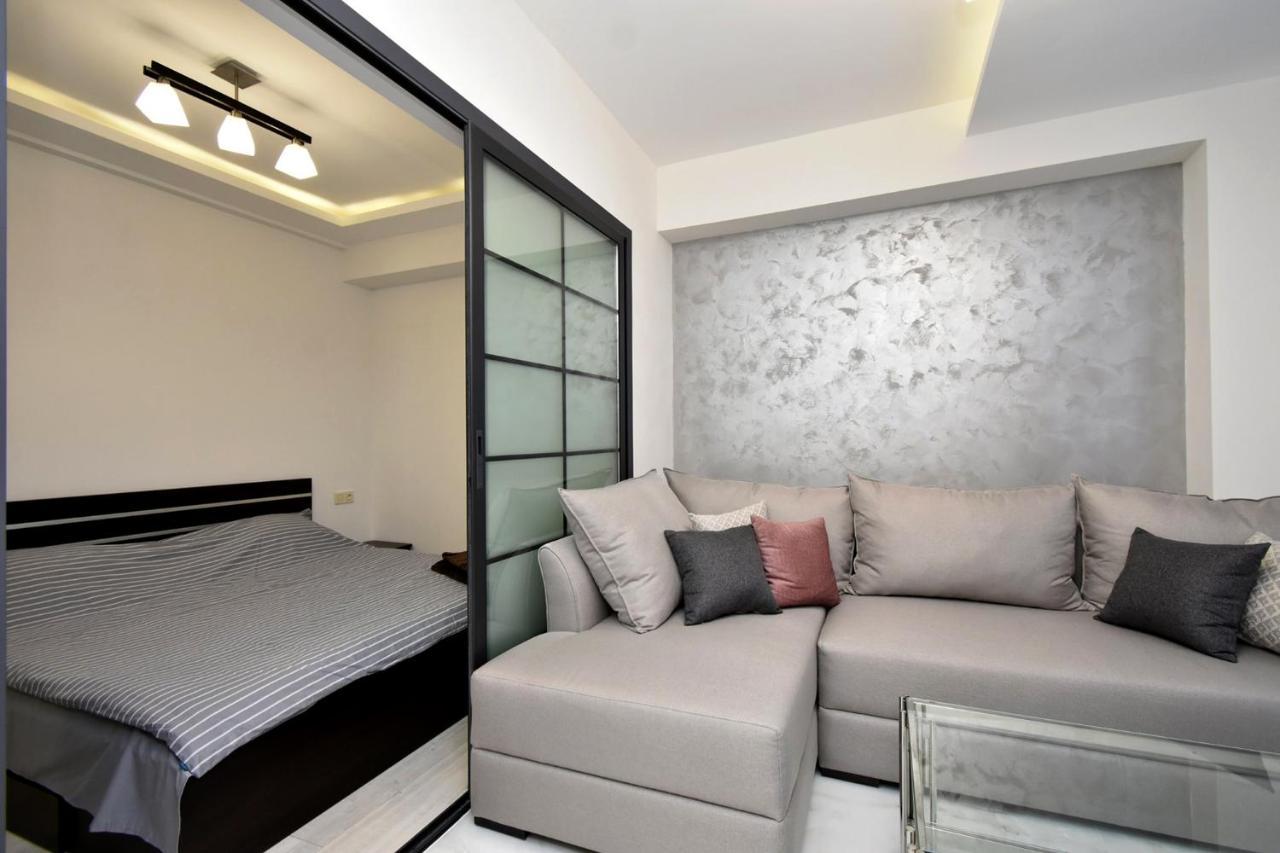 Apart House In Centr Koghbaci Strit Erivan Exterior foto