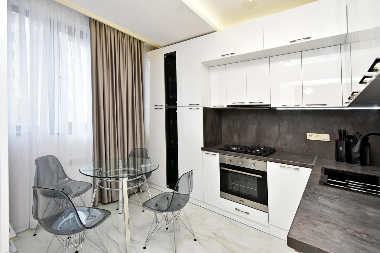 Apart House In Centr Koghbaci Strit Erivan Exterior foto