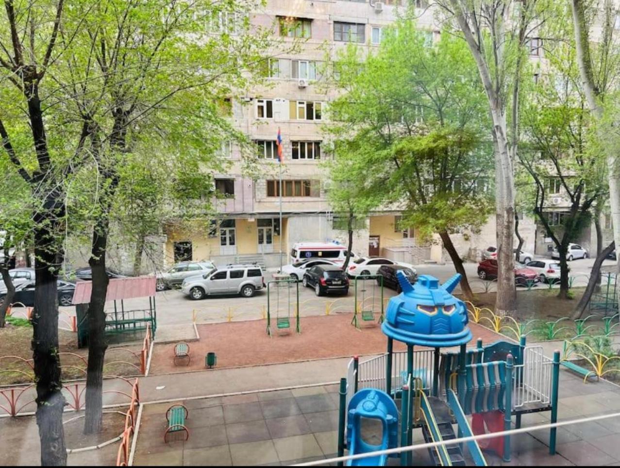 Apart House In Centr Koghbaci Strit Erivan Exterior foto